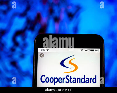 Cooper Standard Automotive Inc. Logo auf dem Smartphone angezeigt. Stockfoto