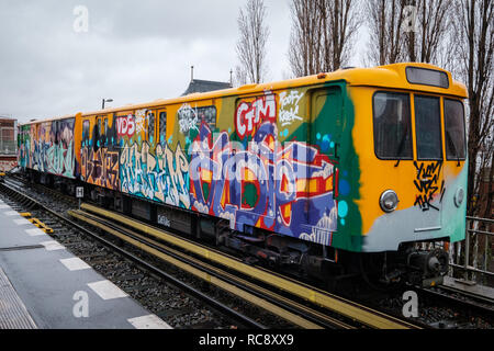 Berlin, Deutschland - Januar 2019: Graffiti auf der Berliner U-Bahn/U-Bahn der BVG Stockfoto