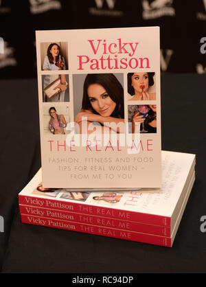 Vicky Pattison fördert Ihr neues Buch "Die tatsächlichen Me" Unter Waterstones.com/ebooks in das Einkaufszentrum Bluewater in Kent Mit: Vicky Pattison Wo: Kent, Großbritannien Wann: 03 Aug 2016 Quelle: Steve Finn/WANN Stockfoto