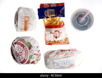 Fast food, verschiedene Angebote von Burger King, verpackt mit einem alkoholfreien Getränk Stockfoto