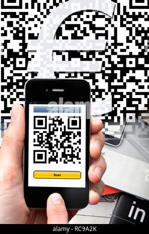 QR-Code Reader, Quick Response Code, lesen einen QR-Code mit einem Smartphone, iPhone Stockfoto
