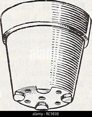 . Dreer ist Herbst Katalog 1932. Die Glühbirnen (Pflanzen) Kataloge; Blumen Samen Kataloge; Gartengeräte und Zubehör Kataloge; Baumschulen (Gartenbau) Kataloge; Gemüse Samen Kataloge. Steingut RUNDE LAMPE ODER LILY PFANNEN Doz. $ 1 20 2 00 2 75 Breite Höhe je 6 in. 4 in $ 0 12 7" 4 | " 20 8 "4J" 25 "belüftet" CYCLAMEN TÖPFE Die fünf Löcher in den unteren vier Mal so viel Entwässerung als Standard Topf während die Füße ein freier Durchgang von Luft verhindert, dass das Säuern der Wurzeln ermöglichen. Für Cyclamen, Weihnachtsstern, Begonien, Primel, etc. Abmessungen Ähnlich wie empfohlen Stockfoto