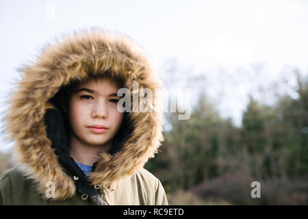 Portrait von Mädchen in der Landschaft Stockfoto