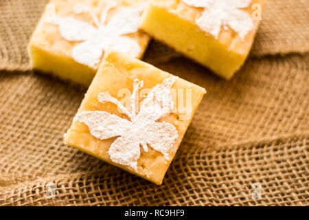 Wunderschöne Lemon Bars den Tag zu erhellen! Stockfoto