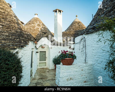 Die "Trulli" Häuser der Stadt Alberbello in der Region Apulien (Puglia in Italienisch), SE Italien. Stockfoto