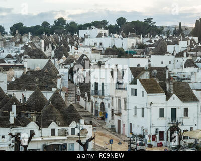 Die "Trulli" Häuser der Stadt Alberbello in der Region Apulien (Puglia in Italienisch), SE Italien. Stockfoto