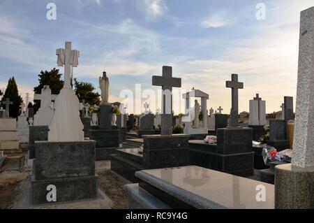 Statuen und Friedhöfe auf dem Friedhof Stockfoto