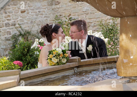 Junges Paar heiratet Stockfoto