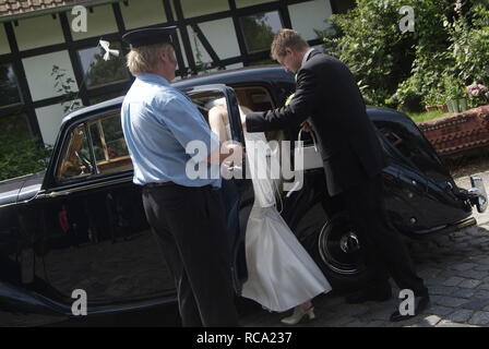 Junges Paar heiratet Stockfoto