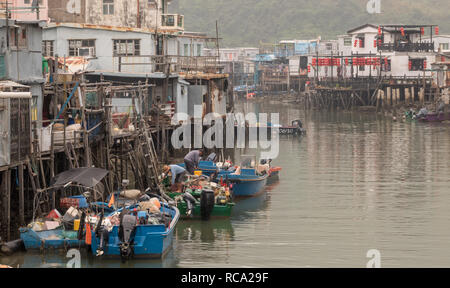 Nebligen Tag in das Fischerdorf Tai O auf Lantau Island Stockfoto