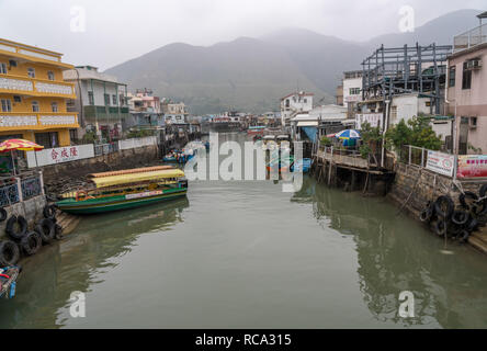 Nebligen Tag in das Fischerdorf Tai O auf Lantau Island Stockfoto