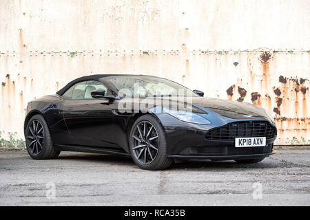 2018 Aston Martin DB 11 Volante im Bicester Heritage Center Sonntag Jagtfall. Oxfordshire, England Stockfoto