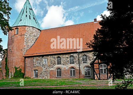 St. Johannes Kirche in Salzhausen, Deutschland; St. Johannes der Täufer - Kirche in Salzhausen, Lüneburger Heide Stockfoto