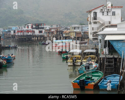 Nebligen Tag in das Fischerdorf Tai O auf Lantau Island Stockfoto