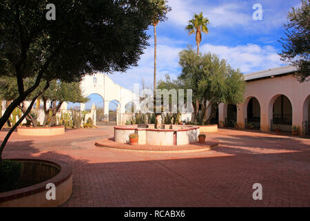 Den Hof auf dem Gelände des San Xavier Mission in Tucson AZ Stockfoto