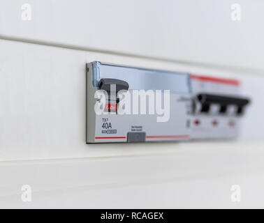 Sicherungsautomaten in einem Sicherungskasten. Power Control Panel. Stockfoto
