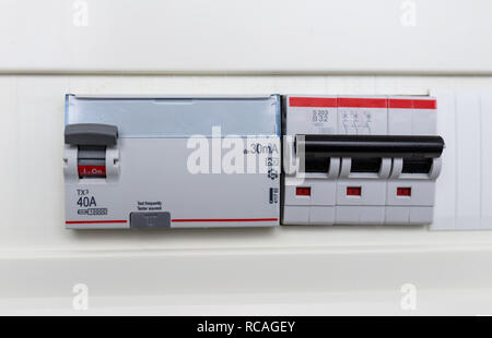 Sicherungsautomaten in einem Sicherungskasten. Power Control Panel. Stockfoto