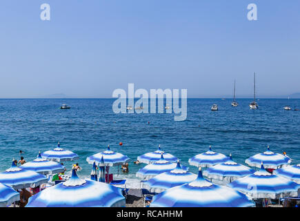 Der Strand an der Küste von Amalfi, Vico Equense. Italien Stockfoto