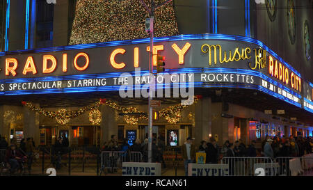 Famaous Radio City Music Hall in Manhattan - NEW YORK/USA - Dezember 4, 2018 Stockfoto