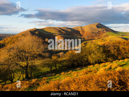 Abendlicht auf Caer Caradoc, von Hope Bowdler Hill, Shropshire gesehen. Stockfoto