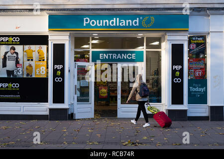 Eine Poundland Discounter in Cardiff, Wales, UK. Stockfoto