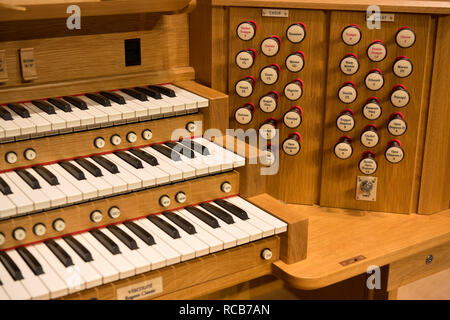 Eine Nahaufnahme eines modernen elerctric Orgel. Stockfoto