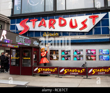 New York City, Vereinigte Staaten - 17. November 2018: Die Fassade der Ellens Stardust Diner am Broadway Stockfoto