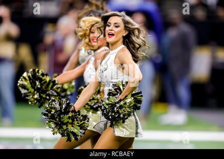 New Orleans, LA, USA. 13 Jan, 2019. New Orleans Saints Saintsations die Fans gegen Philadelphia Eagles im Mercedes-Benz Superdome in New Orleans, LA unterhalten. Stephen Lew/CSM/Alamy leben Nachrichten Stockfoto