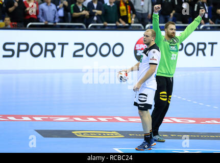 Berlin, Deutschland. 14 Jan, 2019. Handball IHF Men's World Championship: Russland/Deutschland. Deutschlands Torhüter Andreas Wolff wirft die Hände als der ersten Hälfte wird mit Deutschlands führenden gegen Russland Quelle: Mickael Chavet/Alamy leben Nachrichten Stockfoto