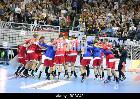 Berlin, Deutschland. 14 Jan, 2019. Handball IHF Men's World Championship: Russland/Deutschland. Russland feiert die Auslosung in den letzten Momenten des Spiels gegen Deutschland Credit: Mickael Chavet/Alamy Leben Nachrichten erhalten Stockfoto