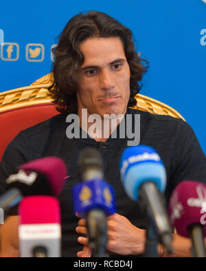 Athen. 14 Jan, 2019. Paris Saint-Germain des uruguayischen vorwärts Edinson Cavani reagiert auf einer Pressekonferenz während an einem (PSG) Winter Trainingslager an der Aspire Zone Stiftung in der katarischen Hauptstadt Doha am 14. Januar 2019. Credit: Nikku/Xinhua/Alamy leben Nachrichten Stockfoto