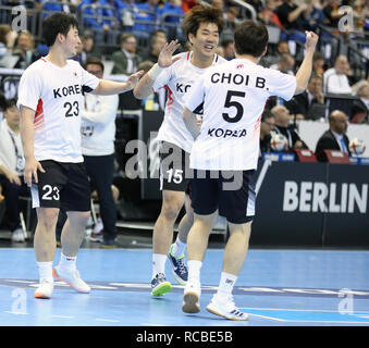 Berlin, Deutschland. 14 Jan, 2019. Handball IHF Men's World Championship: Team Korea Jubel, als das Spiel mit den französischen Handball powehouse ist an dieser Stelle des Spiels Credit dicht: Mickael Chavet/Alamy leben Nachrichten Stockfoto