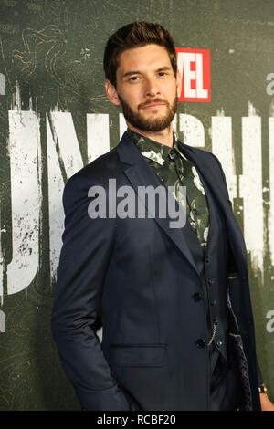 Hollywood, Kalifornien, USA. 14 Jan, 2019. Januar 14, 2019 - Hollywood, Kalifornien, USA - Ben Barnes stellt bei der Ankunft für die Jahreszeit bin Pilgerzentren 2 The Punisher" Premiere ArcLight Hollywood. Credit: Alexander Seyum/ZUMA Draht/Alamy leben Nachrichten Stockfoto