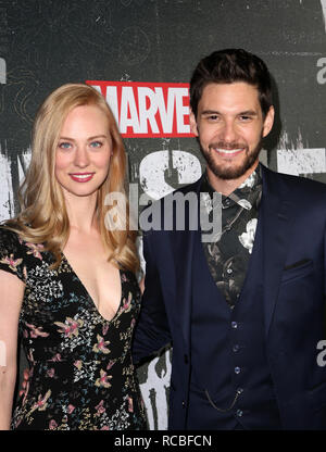 Hollywood, Ca. 14 Jan, 2019. Deborah Ann Woll, Ben Barnes, besucht das Wunder "The Punisher" Los Angeles Premiere ArcLight Hollywood in Hollywood, Kalifornien am 14. Januar 2019. Credit: Faye Sadou/Medien Punch/Alamy leben Nachrichten Stockfoto