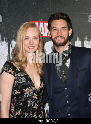 Hollywood, CA, USA. 14 Jan, 2019. 14. Januar 2019 - Hollywood, Kalifornien - Deborah Ann Woll, Ben Barnes. ''Mpilgerzentren der Auspeitscher'' Jahreszeiten 2 Premiere am ArcLight Hollywood. Photo Credit: Faye Sadou/AdMedia Credit: Faye Sadou/AdMedia/ZUMA Draht/Alamy leben Nachrichten Stockfoto