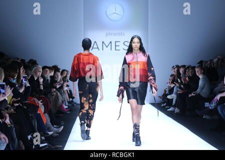 Berlin, Deutschland, 15. Januar 2019, Wijesekera Amesh durch Zehnjahresvertrag Modenschau auf der Mercedes-Benz Fashion Week (Mbfw) Herbst/Winter 2019 im eWerk Berlin in Berlin-Mitte präsentiert. Bild: Sao Struck/Alamy leben Nachrichten Stockfoto