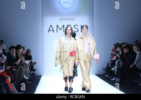 Berlin, Deutschland, 15. Januar 2019, Wijesekera Amesh durch Zehnjahresvertrag Modenschau auf der Mercedes-Benz Fashion Week (Mbfw) Herbst/Winter 2019 im eWerk Berlin in Berlin-Mitte präsentiert. Bild: Sao Struck/Alamy leben Nachrichten Stockfoto