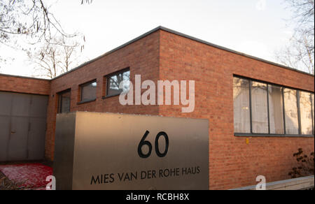 Berlin, Deutschland. 14 Jan, 2019. Die Mies van der Rohe Haus in Hohenschönhausen. Credit: Paul Zinken/dpa/Alamy leben Nachrichten Stockfoto