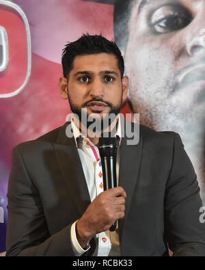 London, Großbritannien. 15. Januar, 2019. WBO Welterweight Champion Terence "Bud" Crawford und Amir 'König' Khan eine lang erwartete Ankündigung während Crawford-Khan Pressekonferenz machen im Landmark Hotel in London am Dienstag, den 15. Januar 2019. LONDON, ENGLAND. (Nur redaktionelle Nutzung, eine Lizenz für die gewerbliche Nutzung erforderlich. Keine Verwendung in Wetten, Spiele oder einer einzelnen Verein/Liga/player Publikationen.) Credit: Taka G Wu/Alamy leben Nachrichten Stockfoto