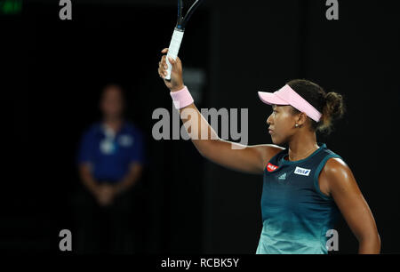 Melbourne, Australien. 15 Jan, 2018. Naomi Osaka Japan Gesten während der Damen gegen Magda Linette Polens bei den Australian Open in Melbourne, Australien, Jan. 15, 2018. Credit: Bai Xuefei/Xinhua/Alamy leben Nachrichten Stockfoto
