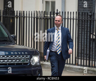 Downing Street, London, UK. 15. Januar 2019. Gavin Barwell, Nr. 10 Stabschef, Blätter Downing Street nach der wöchentlichen Kabinettssitzung. Credit: Malcolm Park/Alamy Leben Nachrichten. Stockfoto