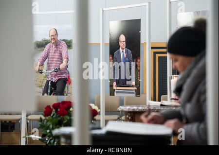 Danzig, Polen. 15 Jan, 2019. Trauer in Danzig, Polen, Nach der Danziger Bürgermeister Pawel Ottar auf der Bühne am Charity Event am Sonntag niedergestochen und verstarb im Krankenhaus am Montag. Danzig, Polen. 15. Januar 2018 Credit: Wojciech Strozyk/Alamy leben Nachrichten Stockfoto