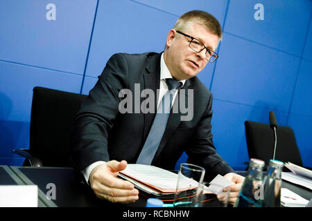 15 Januar 2019, Deutschland (Deutsch), Berlin: Der Präsident des Bundesamtes für Verfassungsschutz, Thomas Haldenwang, Adressen der Medien. Der Verfassungsschutz will die AfD stärker als bisher zu untersuchen. Er erklärte die Partei als Ganzes ein Testfall werden, ihre rechtsgerichtete nationale 'Tragfläche' und die Junior Unternehmen ja auch ein Verdacht. Foto: Carsten Koall/dpa Stockfoto