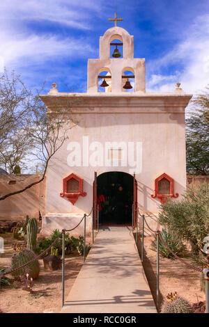 Leichenhalle Kapelle auf dem Gelände der Mission San Xavier del Bac in Tucson, AZ Stockfoto