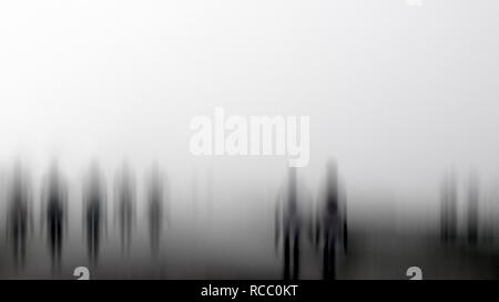 Faszinierende verschwommen abstraktes Bild von Menschen zu Fuß - Einige digitale Korn hinzugefügt Stockfoto