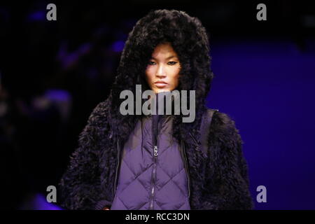 Berlin, Deutschland. 14 Jan, 2019. Modelle auf dem Laufsteg mit den Herbst/Winter 2019/20 Kollektion des Designers Bogner bei der Mercedes Benz Fashion Week im E-Werk in Berlin-Mitte. Quelle: Simone Kuhlmey/Pacific Press/Alamy leben Nachrichten Stockfoto