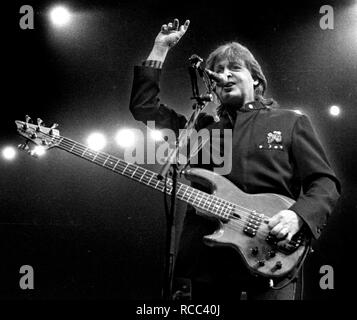 Paul McCartney im Konzert im Centrum in Worcester, MA USA 1990 Foto von Bill belknap Stockfoto