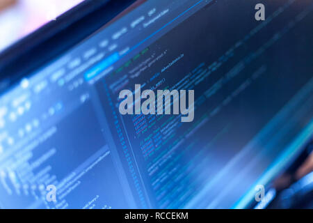 Programmierung Code auf einem Monitor. Stockfoto