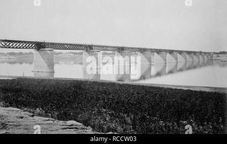 Eisenbahnbrücke über jamna in Allahabad. . Fotos von Indien & Landweg. 1860. Quelle: Foto 394 / (61). Autor: Bourne, Samuel. Stockfoto