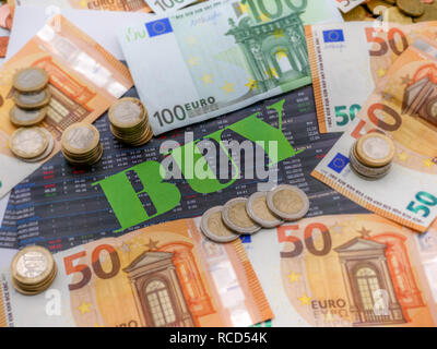 Bild von Geld und das Wort kaufen auf Papier Stockfoto